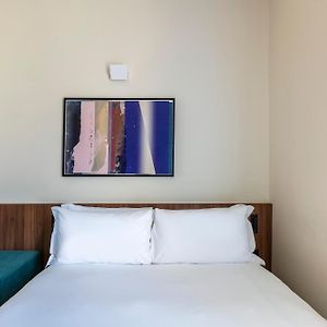 Medium Room Terrace